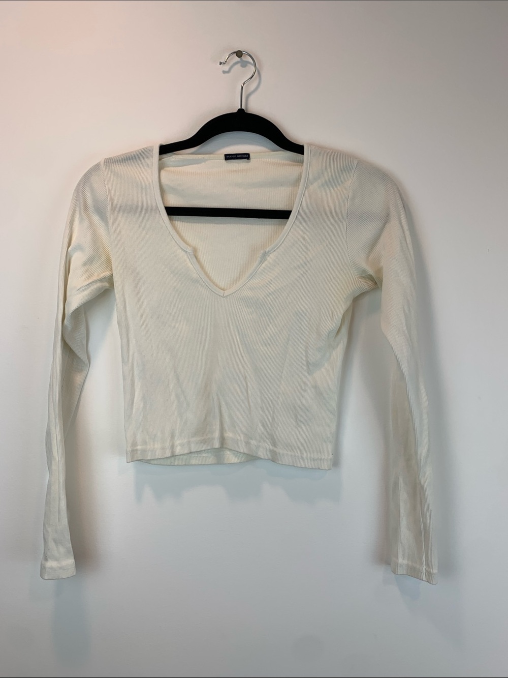 Brandy Melville white top sz XS long sleeve cropped basic capsule going out